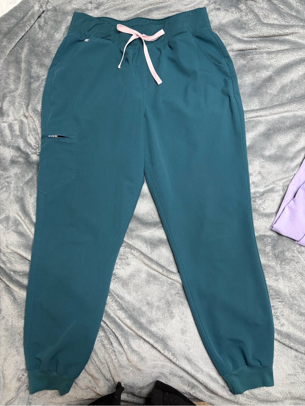 Figs Women’s Caribbean Blue Scrub Pants Sixe XL Tall  Pink Drawstring
